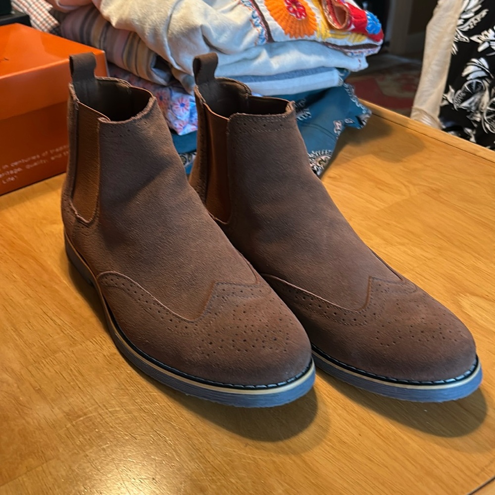 Men’s Pull-on boot size 10